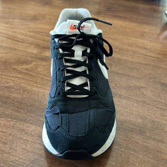 you’re purchasing a used pair of Nike Boy Air Max. Size 6.5 - Picture 3 of 4